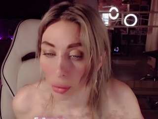 annie1ann's CamSoda show and profile