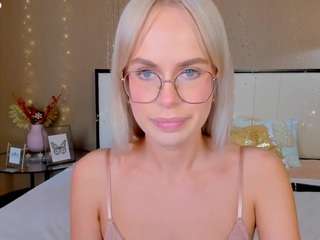 bellatip's CamSoda show and profile