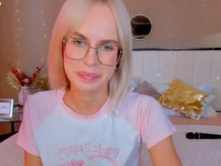 bellatip's CamSoda show and profile