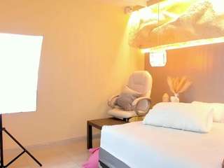 elizabeth-bree live cam profile