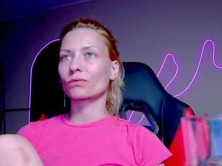 karoline1201 Live Webcam on CamSoda