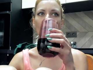 karoline1201 webcam model