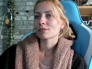 karoline1201 Live Webcam on CamSoda