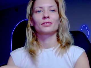 karoline1201 Live Webcam on CamSoda