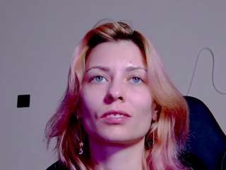 karoline1201 Live Webcam on CamSoda