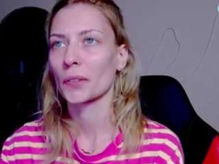 karoline1201 webcam model