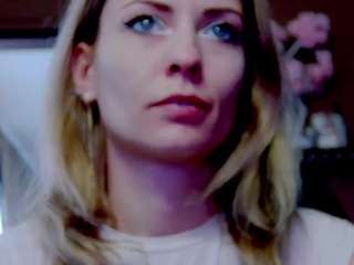 karoline1201's CamSoda show and profile