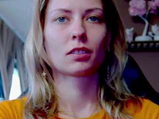 karoline1201's CamSoda show and profile