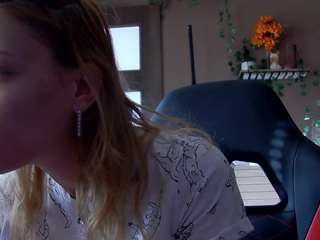 karoline1201's CamSoda show and profile