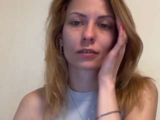 karoline1201's CamSoda show and profile