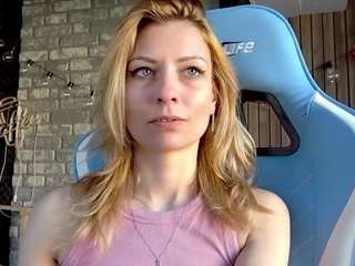 karoline1201 Live Webcam on CamSoda