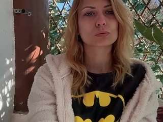 karoline1201's CamSoda show and profile