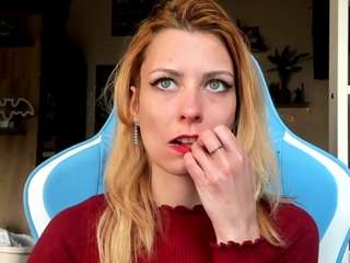 karoline1201's CamSoda show and profile