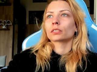 karoline1201 live cam profile