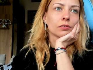 karoline1201 live cam profile