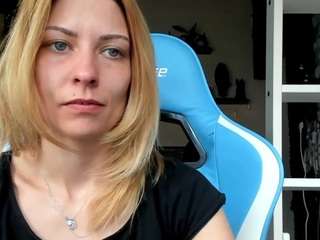 le modèle karoline1201 est en webcam porno dans un show sur le site camsoda, il possède les tags suivants: bedroom,body massage,young-adult,upskirt,tease,striptease,strip,sph,solo,smoke,small ass,role play,pussy,natural,mistress,living-room,grey-eyes,fetish,femdom,feet