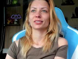 karoline1201 live cam profile