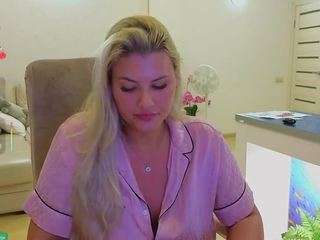 rabbits-couplee Live Webcam on CamSoda