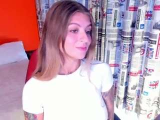 emmaa-hostt Live Webcam on CamSoda