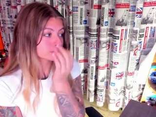 emmaa-hostt Live Webcam on CamSoda