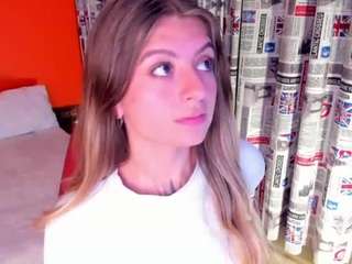 emmaa-hostt Live Webcam on CamSoda