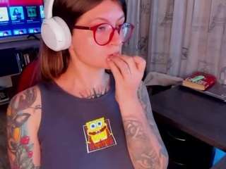 emmaa-hostt webcam