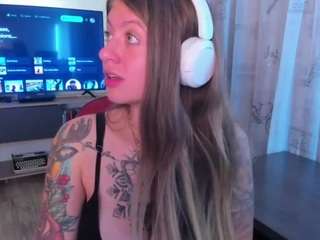 emmaa-hostt