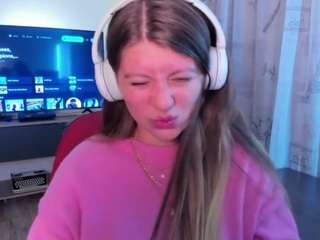 emmaa-hostt Live Webcam on CamSoda
