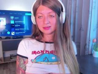 emmaa-hostt