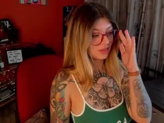 emmaa-hostt's Live Sex Cam Show