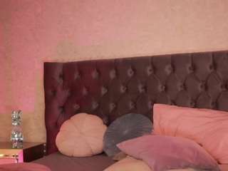 sellenasky's CamSoda show and profile