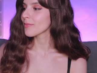 evahotlu, female webcam model,  years old, on live webcam