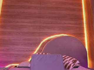 karla-011, female webcam model,  years old, on live webcam