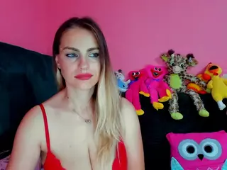 milky mommy's Live Sex Cam Show