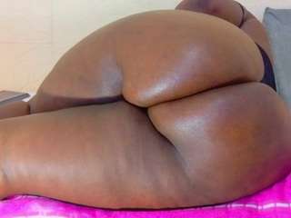 naomhy's CamSoda show and profile