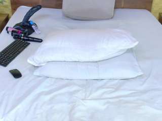 naomhy live cam profile