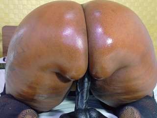 naomhy's CamSoda show and profile