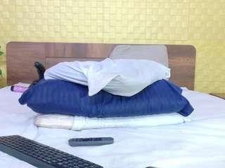 naomhy's CamSoda show and profile