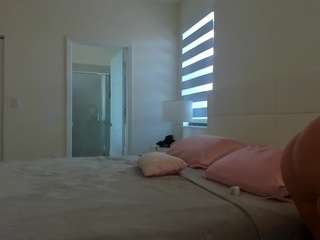 Live webcam model bbygirlzoe on Soda Cams