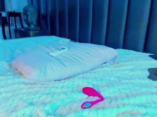 DayanaFrishman live cam on CamSoda