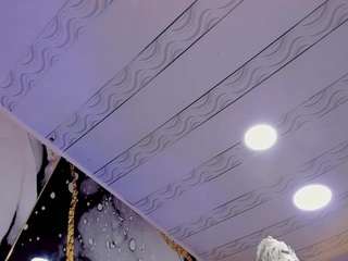 little-mommy's CamSoda show and profile