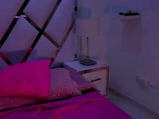 little-mommy's CamSoda show and profile