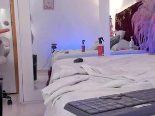 lindarey-mr's CamSoda show and profile