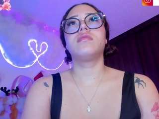 liz-martins's CamSoda show and profile