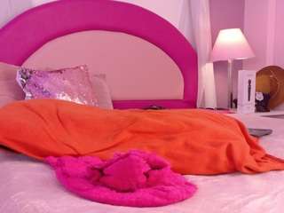 le modèle anny-1 est en webcam porno dans un show sur le site camsoda, il possède les tags suivants: ass,lovense,young adult,toys,teen 18,tattoos,spank,shaved pussy,pussy,public,no smoking,natural,naked,athletic,massage,middle aged,lingerie,domination,ball sucking,black hair