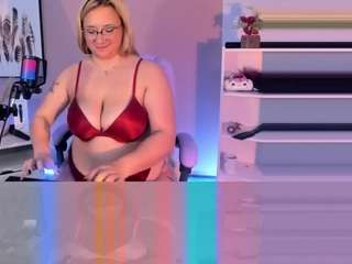 hollie-jolie Live Webcam on CamSoda