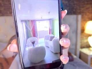 Live webcam model annieswan on Soda Cams