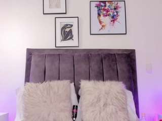 le modèle helen-moorex est en webcam porno dans un show sur le site camsoda, il possède les tags suivants: anal,normal,milf,naked,natural,nature,nipple piercings,no drinking,no smoking,pussy,lovense,red hair,ride-torso,squirter,strip,tattoos,teen 18,toys,young adult,anal toys