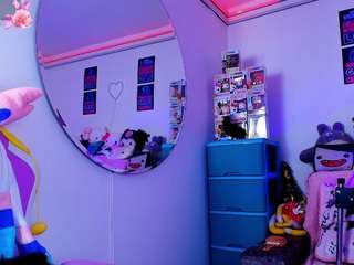 MARCELINE live cam preview