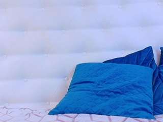 Karissia live cam preview